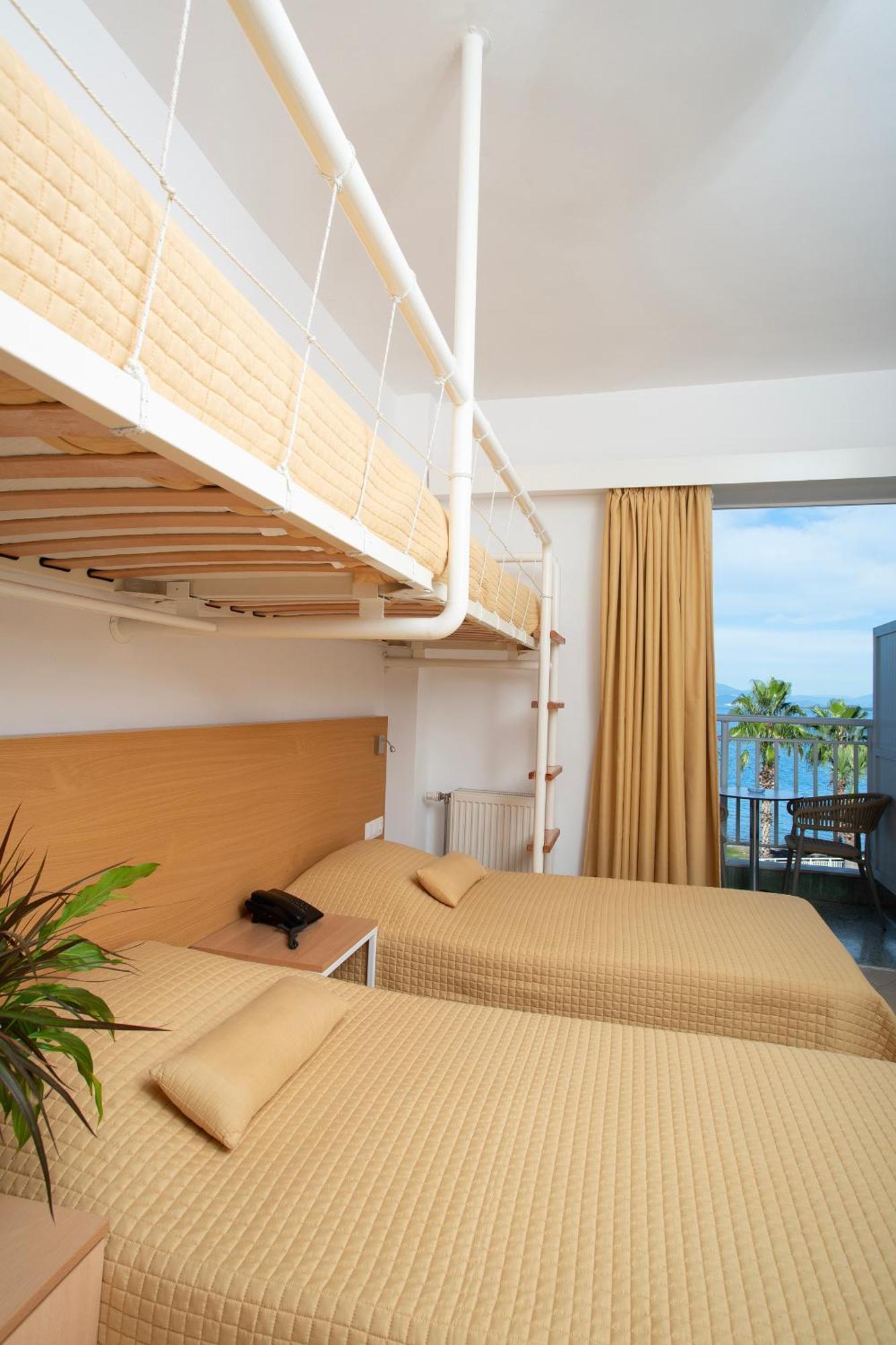 Sissy Hotel Kamena Vourla