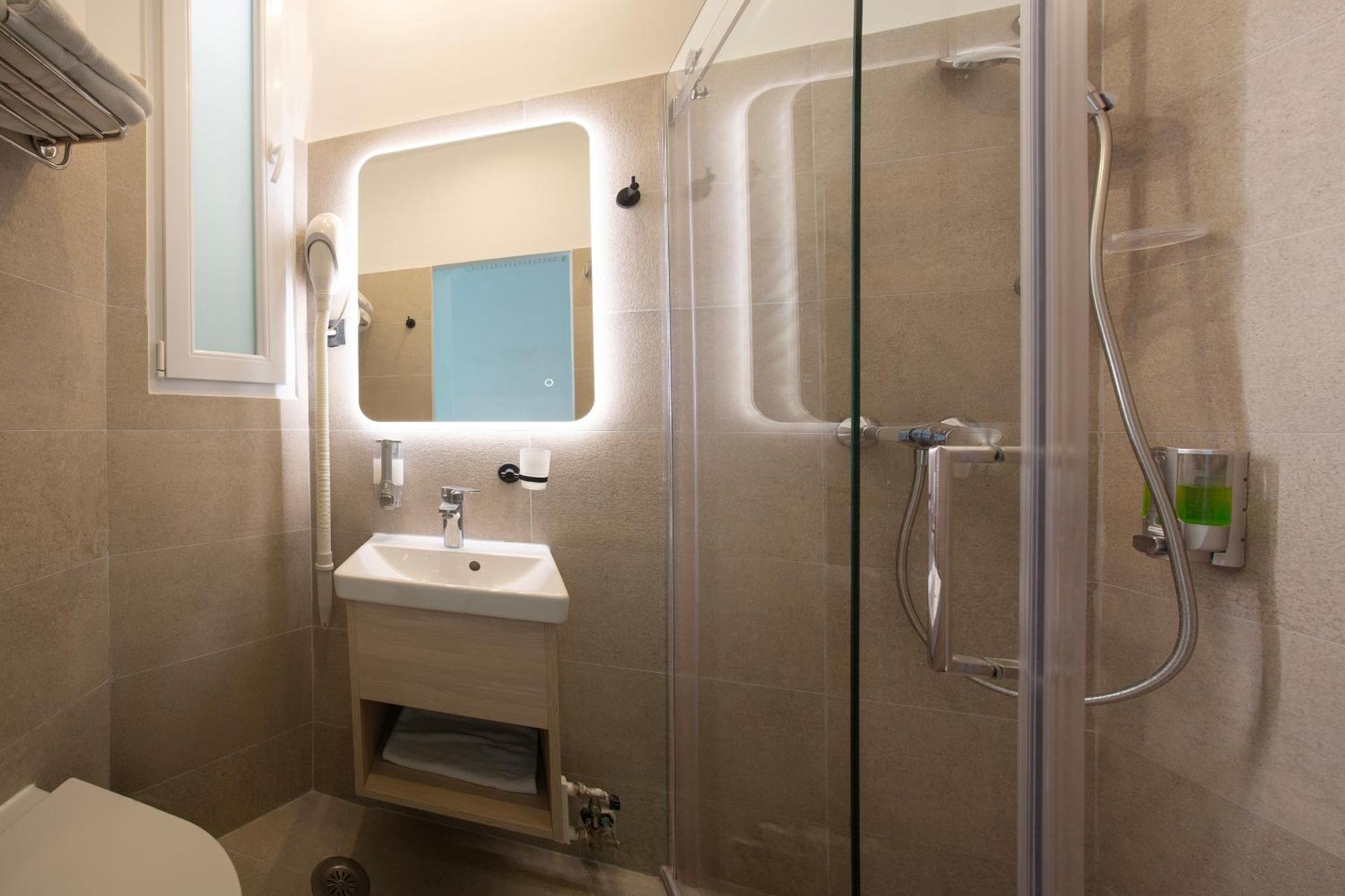 Sissy Hotel Kamena Vourla